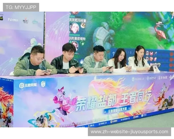 战队荣誉展发布会吸引大量粉丝打卡，战队荣誉胸章怎么获得
